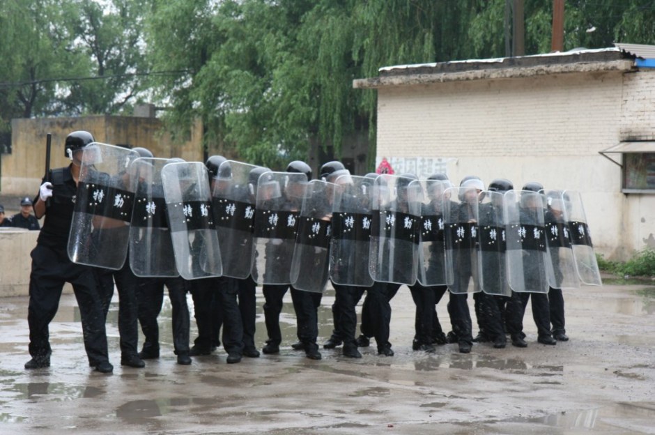 保安人員在服務區域內如何處理可能遇到的情況